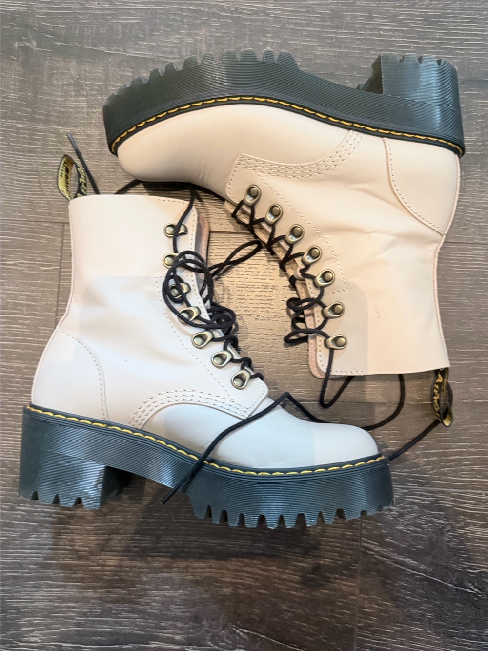 Dr. Martens LEONA WOMEN'S 6 Sendel Leather Platform Boots - Picture 4 of 9